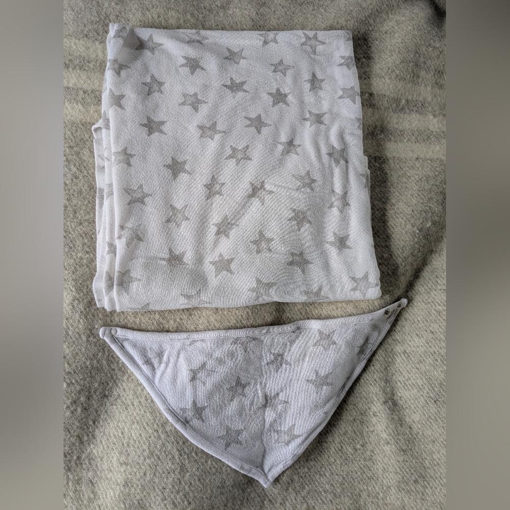 White Star Patterned Baby Blanket and Bib Set